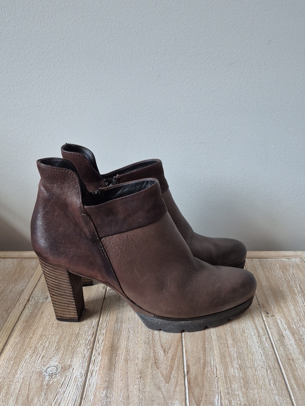 Paul Green Womans Leather Stacked Heel Zip Bootie Boot Brown Size 6.5